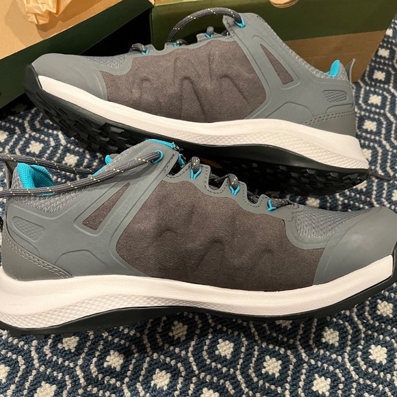 Keen waterproof sneakers New in Box - Picture 7 of 7